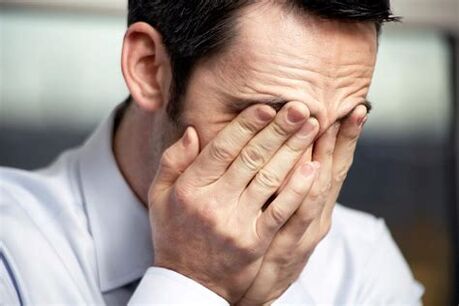 Schmerzen bei einem Mann mit Prostatitis